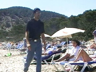 Old school tape of a hot beach fuck that ends with a cumshot